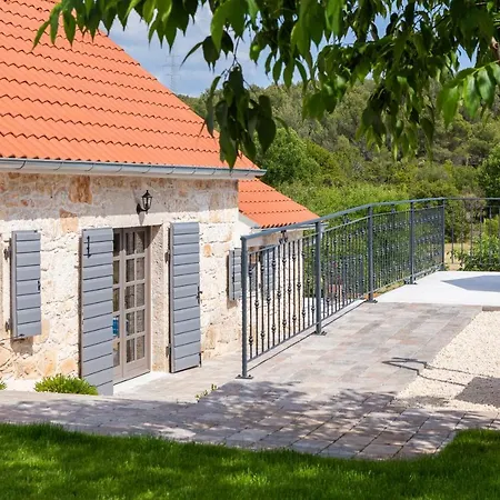 Casa Di Pietra * 希贝尼克